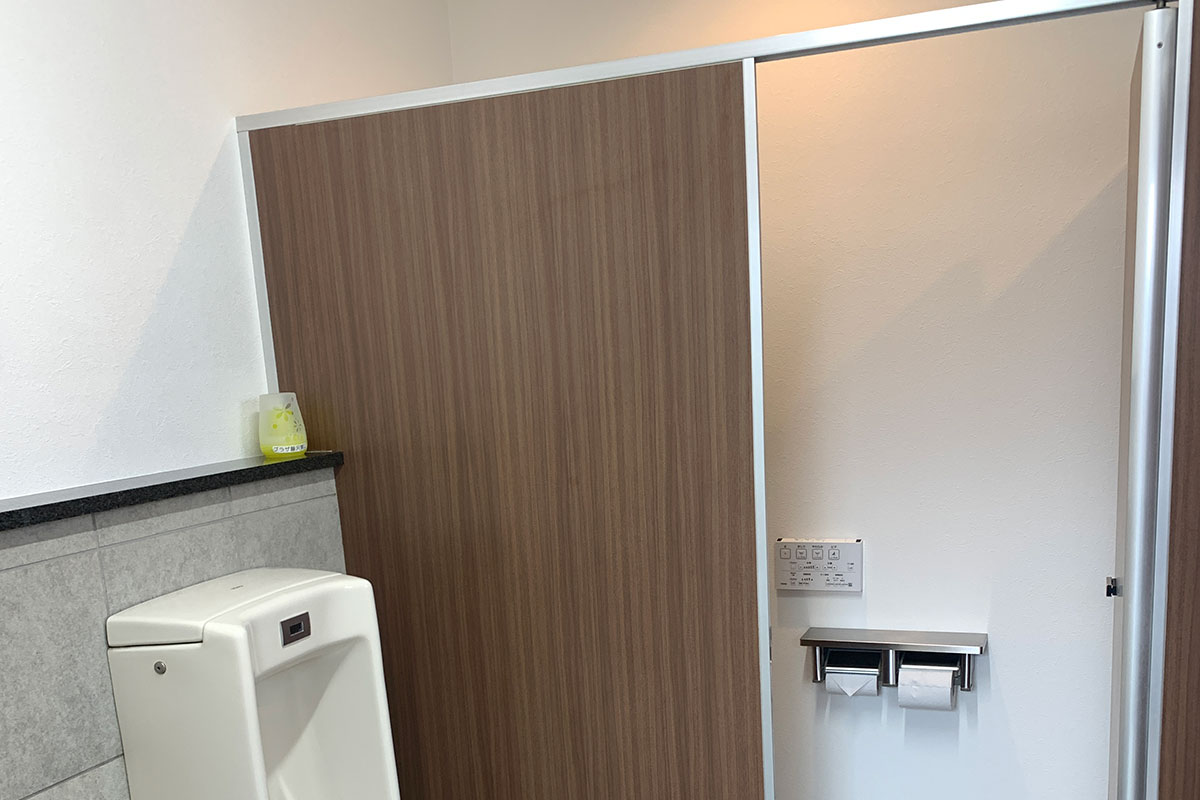 住宅展示場トイレパーティション張替